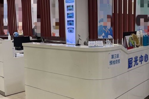 成都华厦眼科医院服务台环境