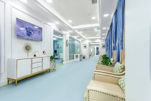 成都佰视佳眼科过道环境示意图