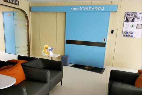 海南康伟眼科大厅环境图