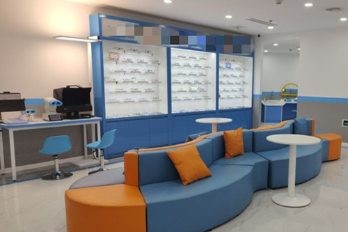 上海未来视界少儿眼科（浦东店）内部休息等待区环境