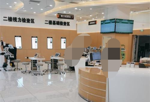 大连何氏眼科医院检查区