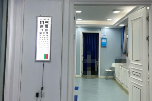成都佰视佳眼科诊室图
