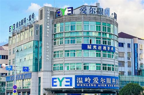 网友都说深圳爱尔眼科医院眼病治疗技术好,飞蚊症、眼底病、小儿眼科等都擅长
