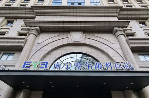 南宁爱尔眼科做白内障手术客店公开，曾思明医生做白内障手术靠谱收费合理！